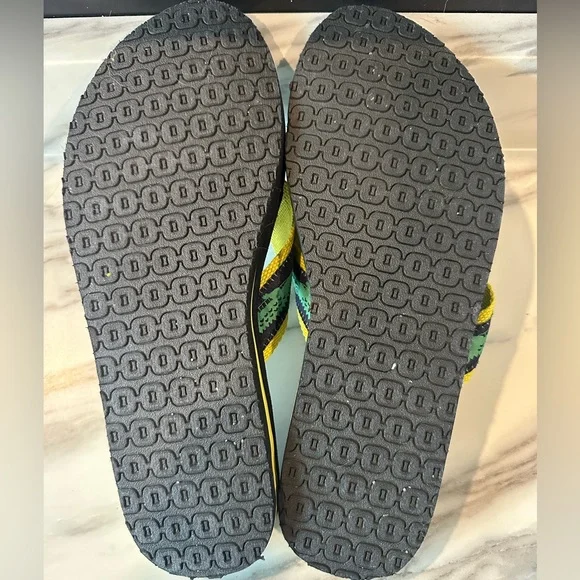 L.L. Bean flip flops - Picture 4 of 6